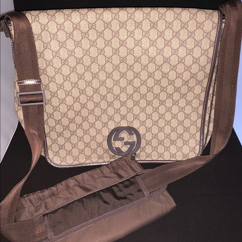 Gucci messenger bag
